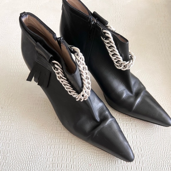 Manolo Blahnik Leather Chain Accent & Tassel Pointed Heeled Ankle Boots Size 39 - Picture 3 of 7